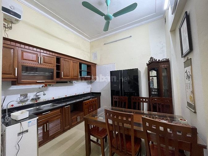 Bán nhà KBT  4 tầng lô góc 44m2 ngõ 68 Cầu Giấy 
