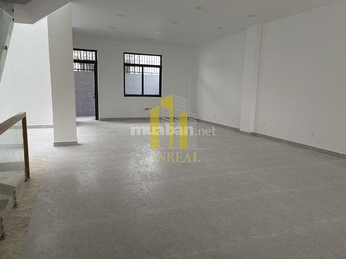 NHÀ THIẾT KẾ VĂN PHÒNG SÀN TRỐNG THANG MÁY GIÁ 65 TRIỆU