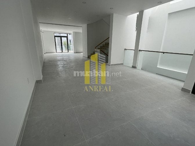 NHÀ THIẾT KẾ VĂN PHÒNG SÀN TRỐNG THANG MÁY GIÁ 65 TRIỆU