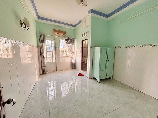Cho thuê phòng tại mặt tiền đường Nguyễn Biểu, Quận 5, giá 4,5 triệu