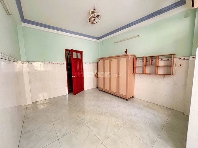 Cho thuê phòng tại mặt tiền đường Nguyễn Biểu, Quận 5, giá 4,5 triệu