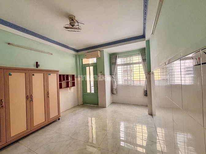 Cho thuê phòng tại mặt tiền đường Nguyễn Biểu, Quận 5, giá 4,5 triệu