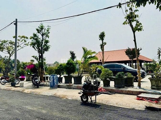 BÁN 3 LÔ ĐẤT VUÔNG VỨC NGAY HÀNG THẲNG LỐI NGAY CHỢ KHU VỰC BÀ ĐIỂM
