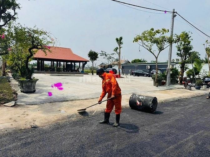 BÁN 3 LÔ ĐẤT VUÔNG VỨC NGAY HÀNG THẲNG LỐI NGAY CHỢ KHU VỰC BÀ ĐIỂM