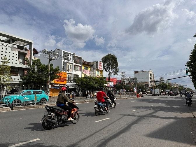 Siêu phẩm nhà góc 2MT đường Tên Lửa, 22.5 x 20m, cấp 4, giá 105 tỷ.