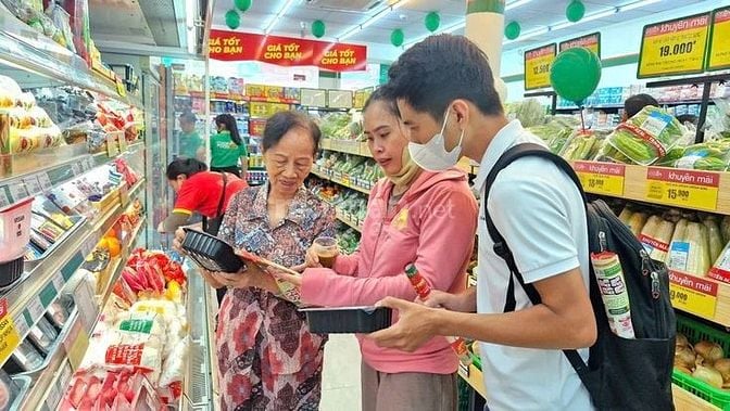 Tuyển Nhân Viên Trực Quầy Phụ Bán Hàng 