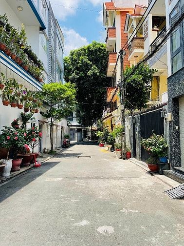 Ô tô 7m, 5.5 x 22m Hoàng Hoa Thám Tân Bình 3 tầng giá tốt Đầu tư