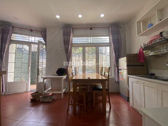 Nhà view đẹp, sổ riêng, có sân vườn, ngay trung tâm, 2pn, 2 wc