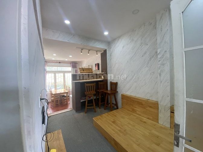 Nhà view đẹp, sổ riêng, có sân vườn, ngay trung tâm, 2pn, 2 wc