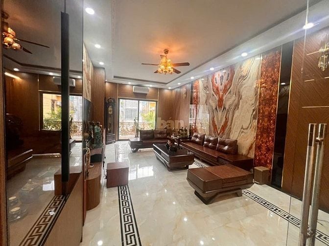 Bán nhà siêu đẹp phố Đỗ Quang, diện tích 100m2, mặt tiền 8m, giá 56 tỷ