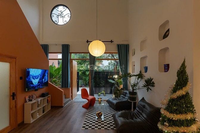BÁN NHÀ PHONG CÁCH CHÂU ÂU – TÔNG CAM CHỦ ĐẠO – HẺM XE HƠI 8M GIÁ 5.3T