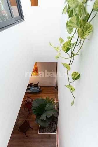 BÁN NHÀ PHONG CÁCH CHÂU ÂU – TÔNG CAM CHỦ ĐẠO – HẺM XE HƠI 8M GIÁ 5.3T