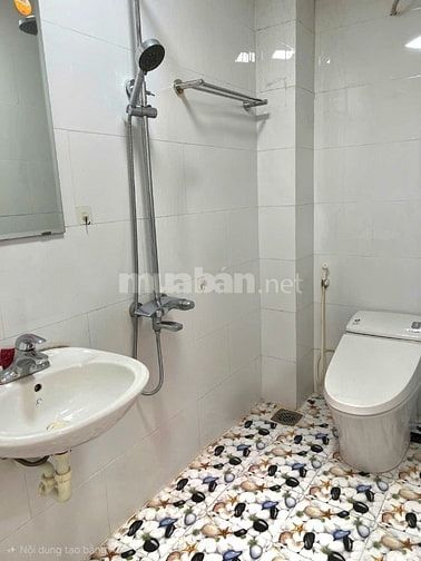 HXH8m Lý Thường Kiệt- Sát Lữ Gia- DT 5.5x15- Đúc 5 Tầng nhà còn MỚI