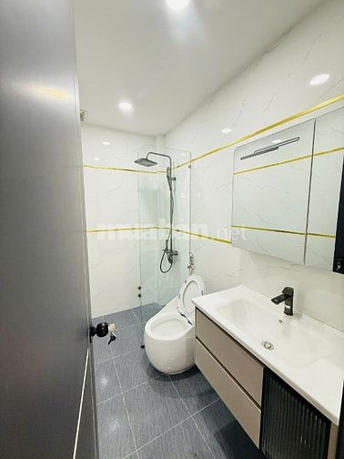 Siêu Phẩm Đúc 5 Tấm MỚI- NTCC- ngay Lý Thường Kiệt- DT 4.3x15- NHÀ ĐẸP