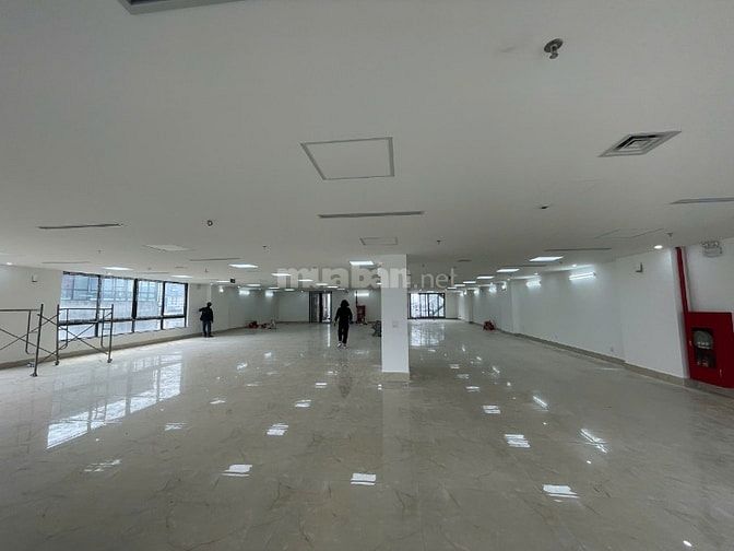 CHO THUÊ VĂN PHÒNG DỊCH VỌNG HẬU, CẦU GIẤY LÔ GÓC MẶT TIỀN 40M
