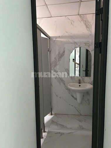 Tòa nhà văn phòng 12 tầng 152 Phó Đức Chính trống dt 125m2, 250m2