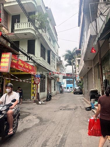 Nhỉnh 11 tỷ có ngay nhà Lô góc, cạnh sân chơi, Ô tô vào tận nơi