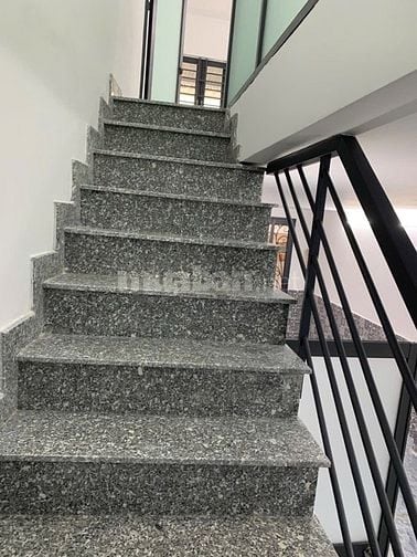 BÁN NHÀ NGANG 4  ĐƯỜNG CÔ GIANG QUẬN PHÚ NHUẬN 