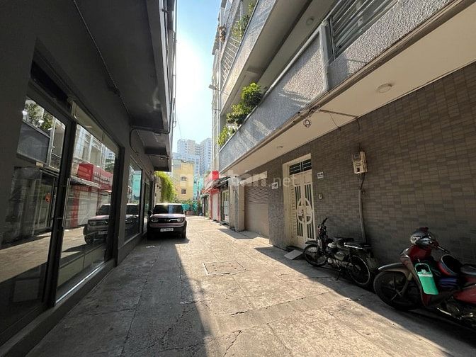 60 tỷ! Bán khuôn đất Trương Quốc Dung, Phú Nhuận - 10x30m CN: 297.3m² 