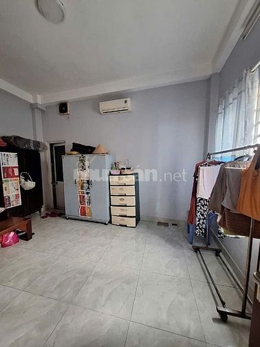 Nhà mặt tiền đường Đoàn Văn Bơ giá siêu tốt 