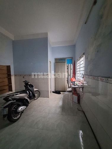 Nhà mặt tiền đường Đoàn Văn Bơ giá siêu tốt 
