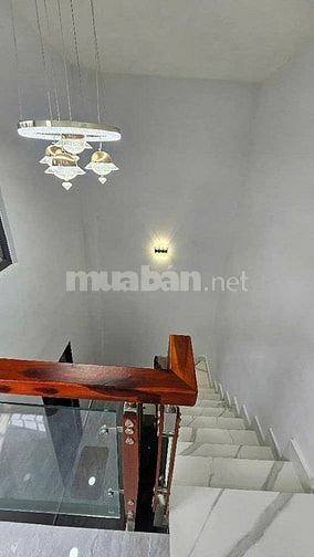 Nhà mới 3 tầng, hẻm thông, giáp Quận 7 – Huỳnh Tấn Phát, 4 TỶ 350