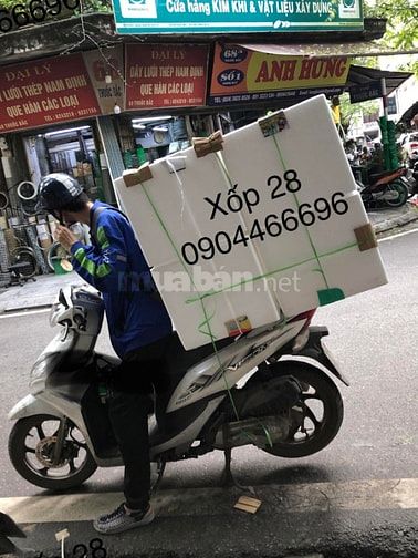Nhân viên phụ giúp tại cửa hàng làm việc giờ hành chính 4 buổi nghỉ
