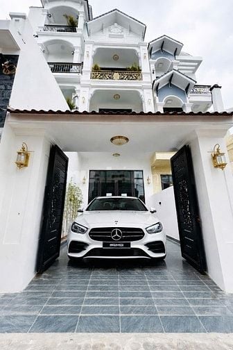 Bán căn nhà mới xây 3 tầng sân cổng riêng, full nội thất, ô tô đỗ cổng