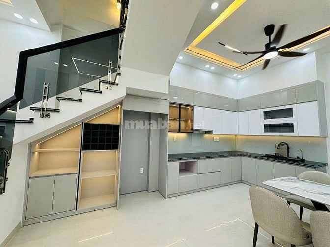 Bán căn nhà mới xây 3 tầng sân cổng riêng, full nội thất, ô tô đỗ cổng