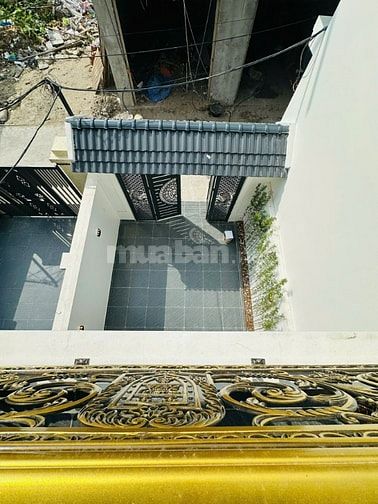 Bán căn nhà mới xây 3 tầng sân cổng riêng, full nội thất, ô tô đỗ cổng