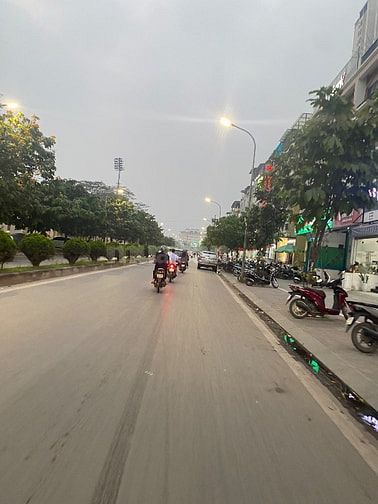 Bán LK IEC Tứ Hiệp, vị trí nhà đẹp, vỉa hè rộng ô tô tránh, tiện ở VP 