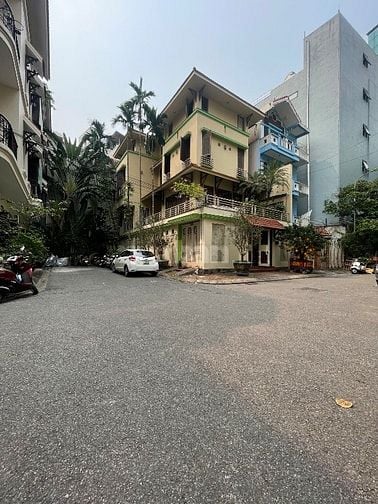 Bán BT 4,5T Lo góc phố Đội Cấn- Liễu Giai Dt 115m2 8m Mt giá 46,5 tỷ