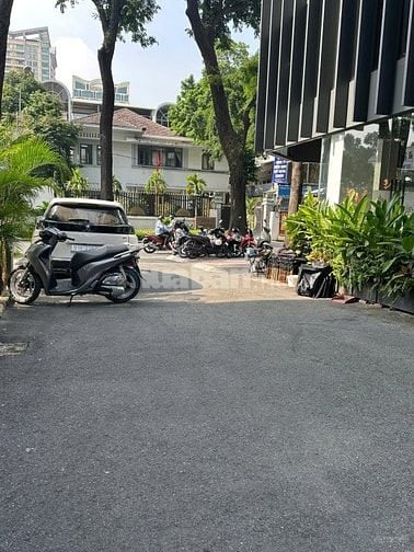NHÀ 84M - NGAY PHẠM NGỌC THẠCH RẼ VÀO - BÁN 23 TỶ