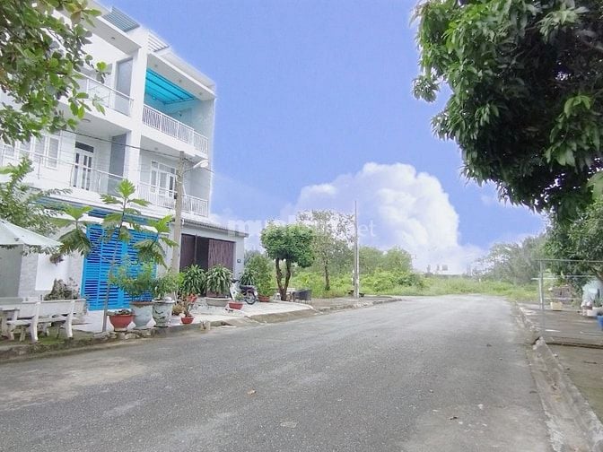 Lô đất nhà phố KDC Đông dương, đường Bưng Ông Thoàn, Phú Hữu giá tốt