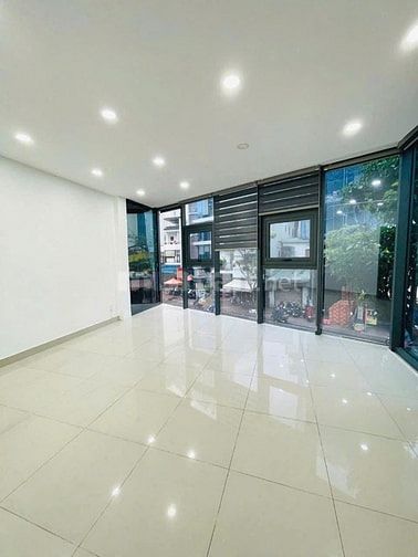 Văn Phòng Showroom Nhà ở 5 tầng mặt tiền Hồng Hà Full NT mới sạch đẹp