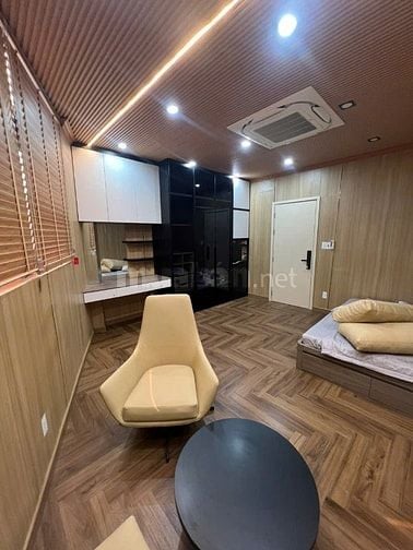 Văn Phòng Showroom Nhà ở 5 tầng mặt tiền Hồng Hà Full NT mới sạch đẹp