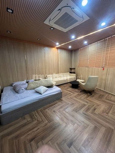 Văn Phòng Showroom Nhà ở 5 tầng mặt tiền Hồng Hà Full NT mới sạch đẹp
