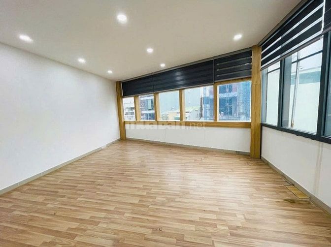 Văn Phòng Showroom Nhà ở 5 tầng mặt tiền Hồng Hà Full NT mới sạch đẹp
