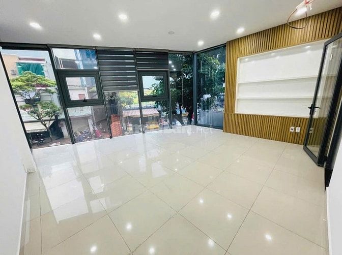 Văn Phòng Showroom Nhà ở 5 tầng mặt tiền Hồng Hà Full NT mới sạch đẹp