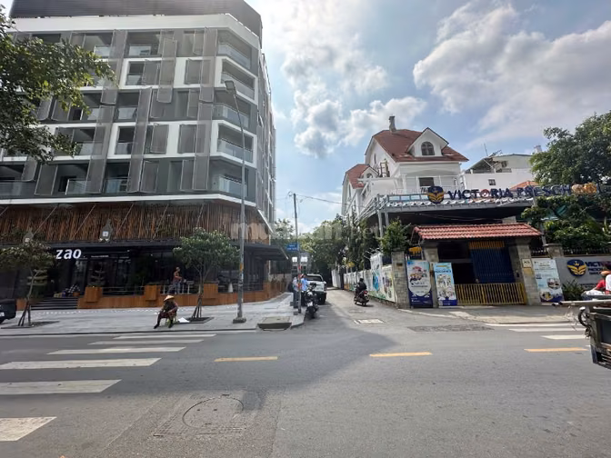 Studio ban công Thảo Điền, full nột thất