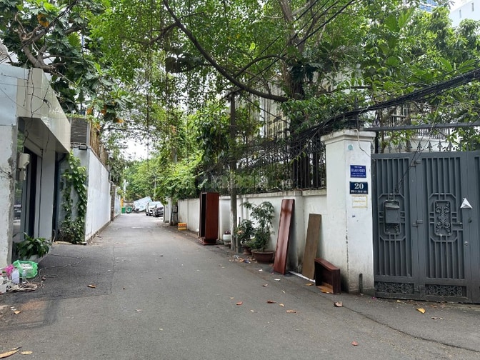 Studio ban công Thảo Điền, full nột thất