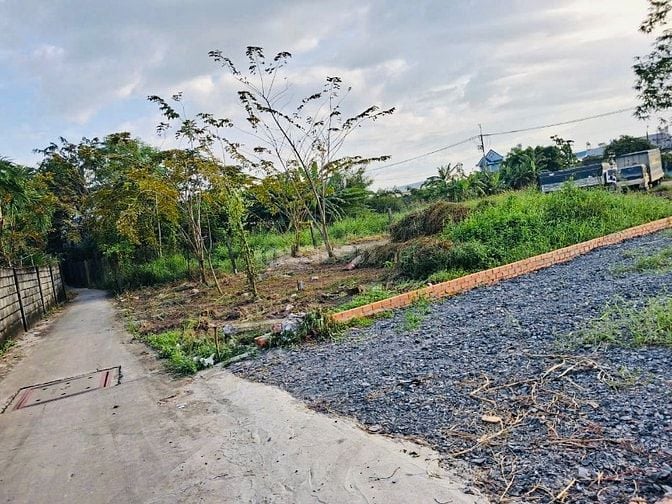 Cần bán lô đất 5x23m, thổ cư 104m2, đường TH30, HM