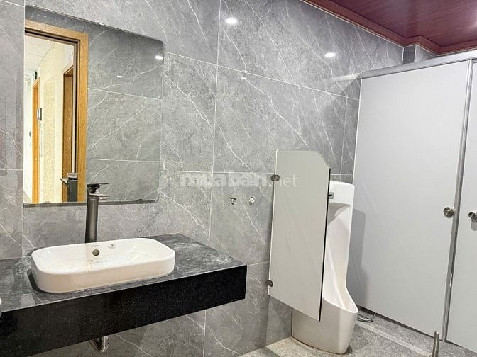 Cho thuê nhà mặt phố Triều Khúc, 230m2, MT 10m, đẹp nhất phố