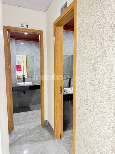 Cho thuê nhà mặt phố Triều Khúc, 230m2, MT 10m, đẹp nhất phố