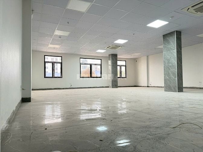 Cho thuê nhà mặt phố Triều Khúc, 230m2, MT 10m, đẹp nhất phố