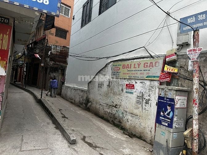 Vị trí không thể đẹp hơn, mặt đường Trương Định, sau đúng 1 nhà