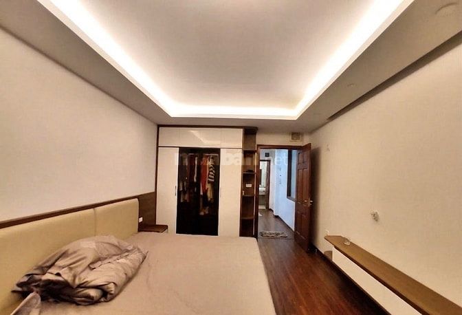 Sau nhà Mặt phố, cạnh Trường Mầm non Hoa Hồng, nhà đẹp chủ nhà tự xây