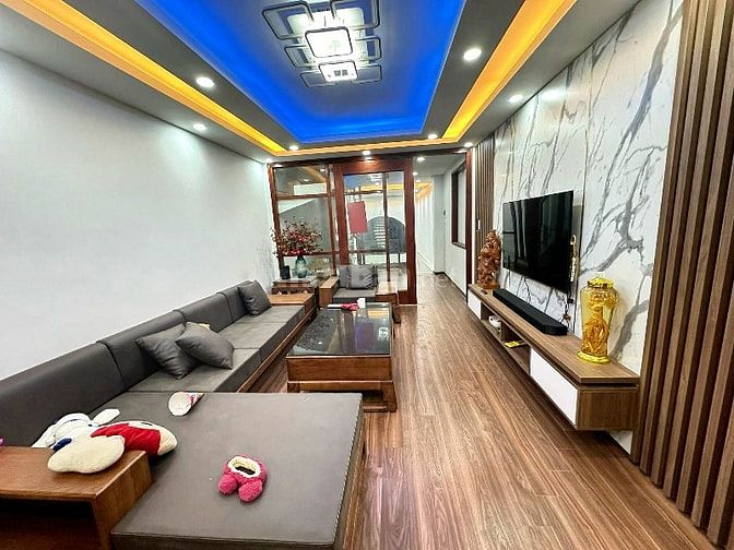 Sau nhà Mặt phố, cạnh Trường Mầm non Hoa Hồng, nhà đẹp chủ nhà tự xây
