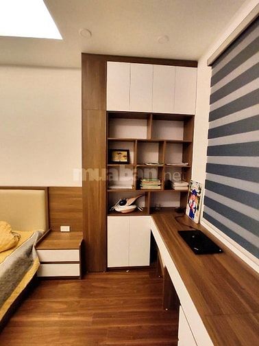 Sau nhà Mặt phố, cạnh Trường Mầm non Hoa Hồng, nhà đẹp chủ nhà tự xây