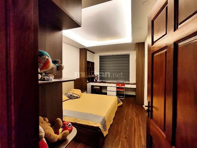 Sau nhà Mặt phố, cạnh Trường Mầm non Hoa Hồng, nhà đẹp chủ nhà tự xây